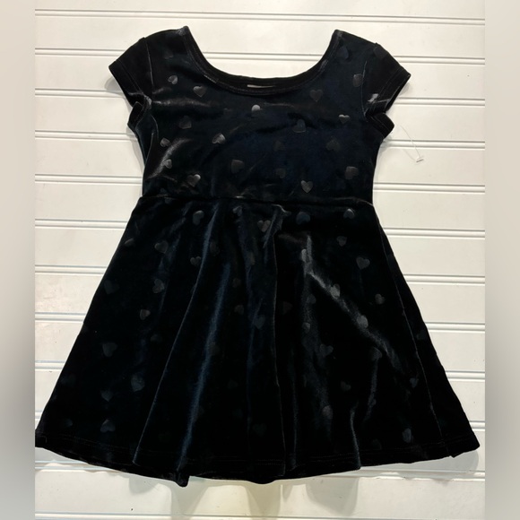 Other - Girls Stretchy Velvety Black Heart Dress Short Sleeved 3T, 4T, 5T Available New